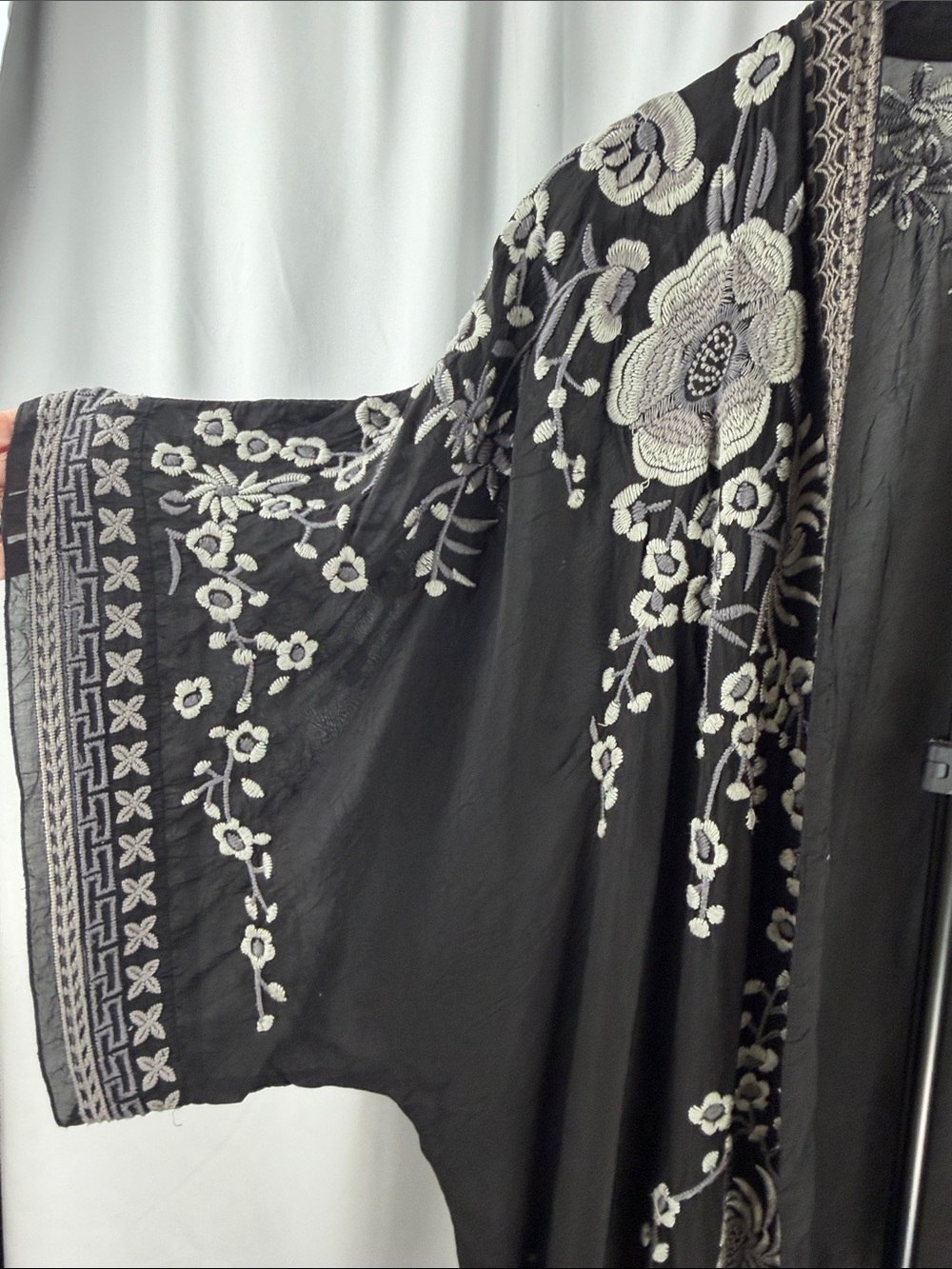 Johnny Was Embroidered Floral Kimono Cardigan – Black Gray – Size S - Picture 3 of 7